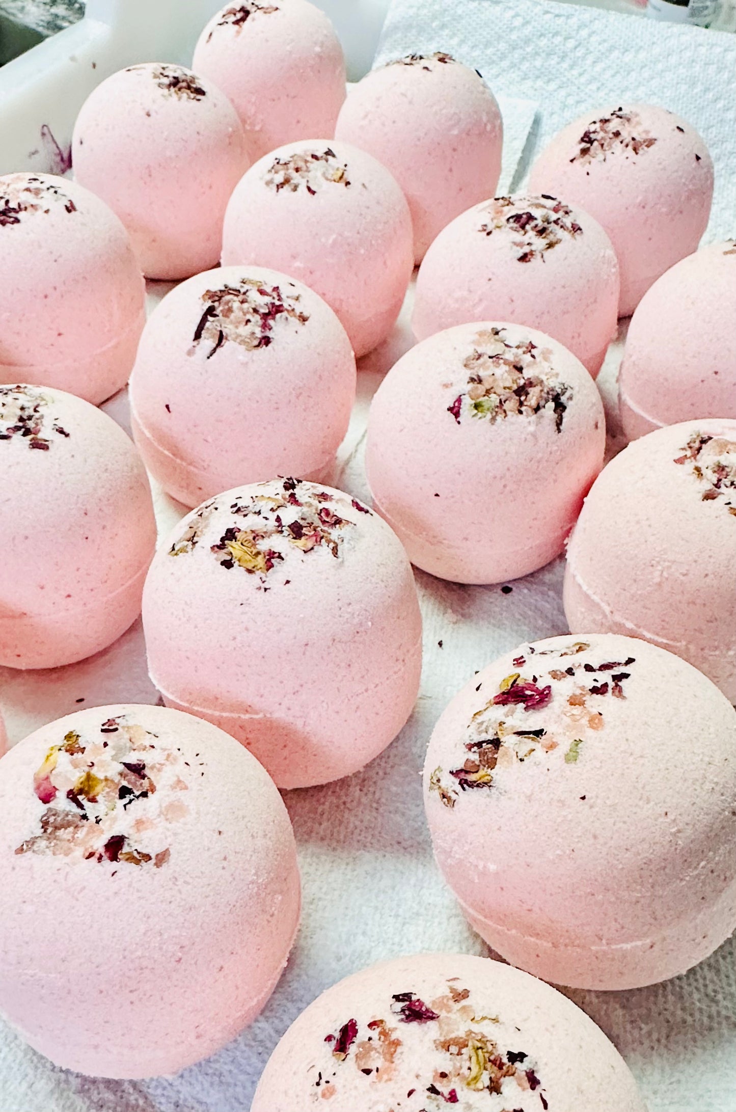 Bath Bomb, Natural Pink Himalayan Salt & Rose